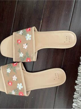 Beige Floral Embroidered Slide Sandals - Women